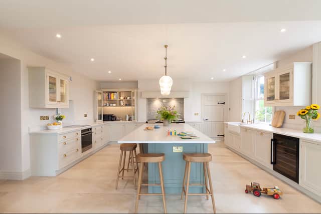 It may not come as much of a surprise, but storage still remains a top priority, notes Kelly-Paine, with integrated speciality storage features such as pull-out bins, deep drawers and organisers to optimise storage space.