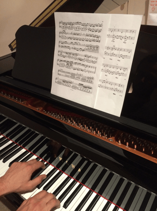 Killurney Sports and Social Club are delighted to share their recently gifted beautiful piano.