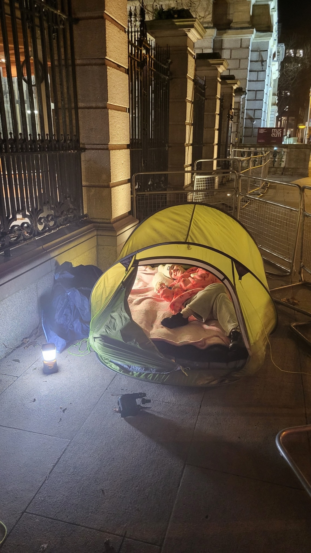 LATEST: Tipperary teen protesting outside Dáil issues update on her 50 ...