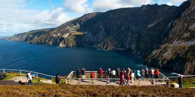 The existing viewing platform, located along the Sliabh Liag View Walk, does not currently reach visitor expectations