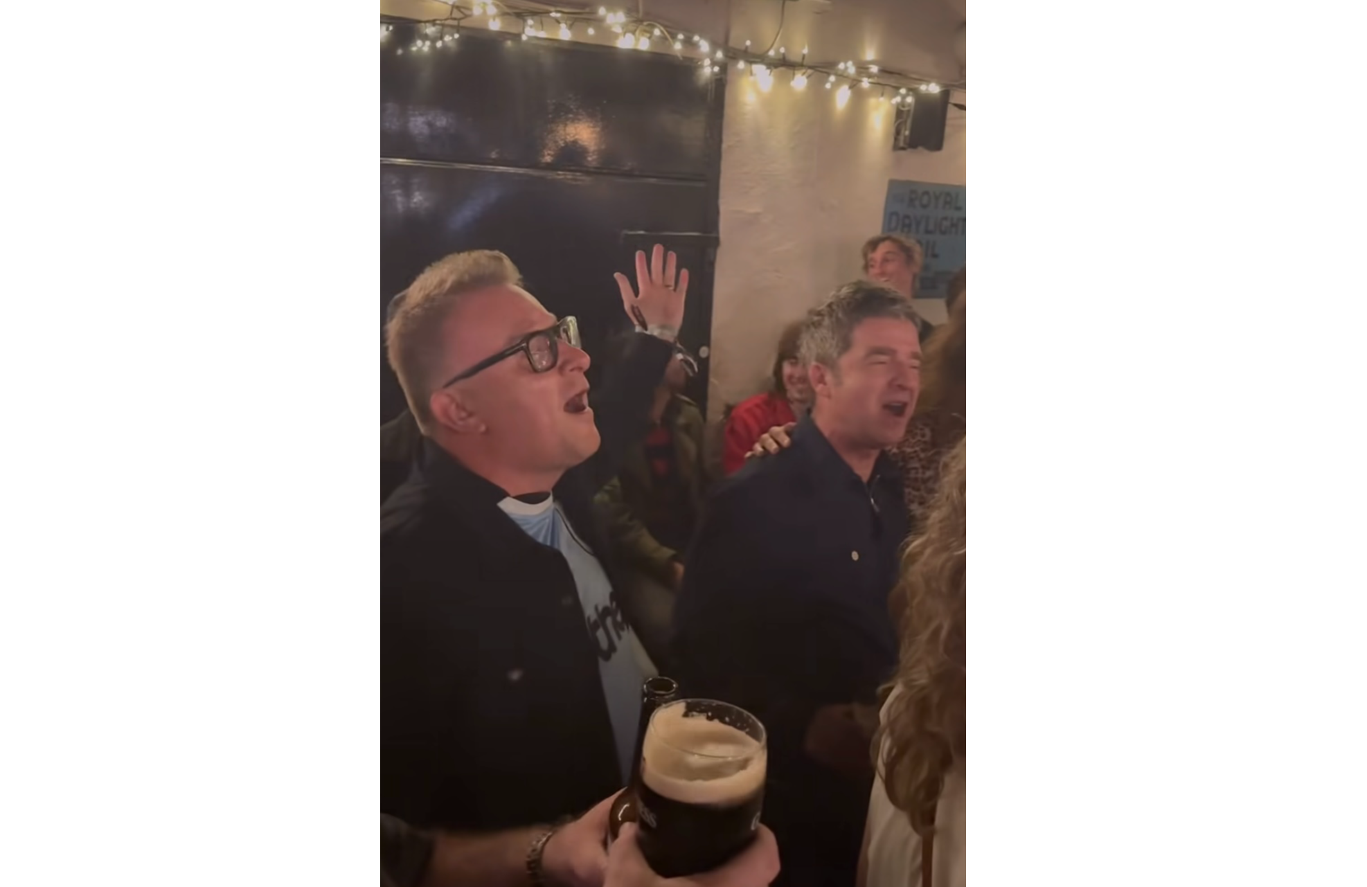 Willie Ryan and Noel Gallagher singing their hearts out I PICTURE: @itsgillen on Instagram
