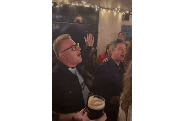 Willie Ryan and Noel Gallagher singing their hearts out I PICTURE: @itsgillen on Instagram