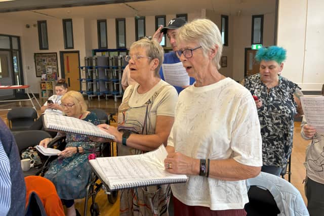 Boosts mood and confidence