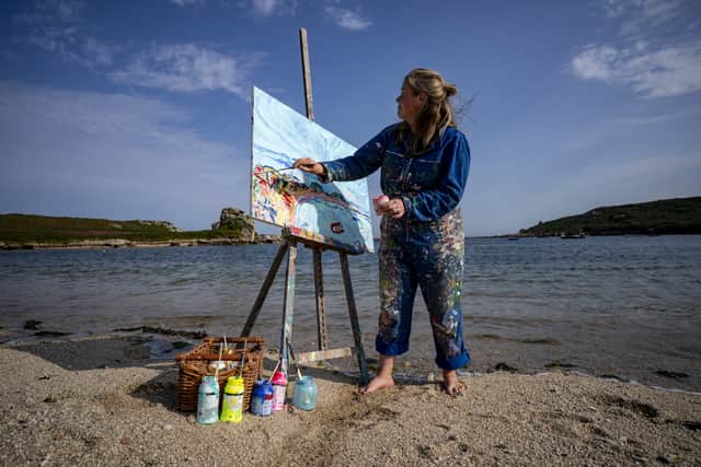Sea water and sand unintentionally become part of the artworks as Powell works in all weathers, from storms with rain and lightning to bright sunshine, and at all times of day including in the pitch dark.