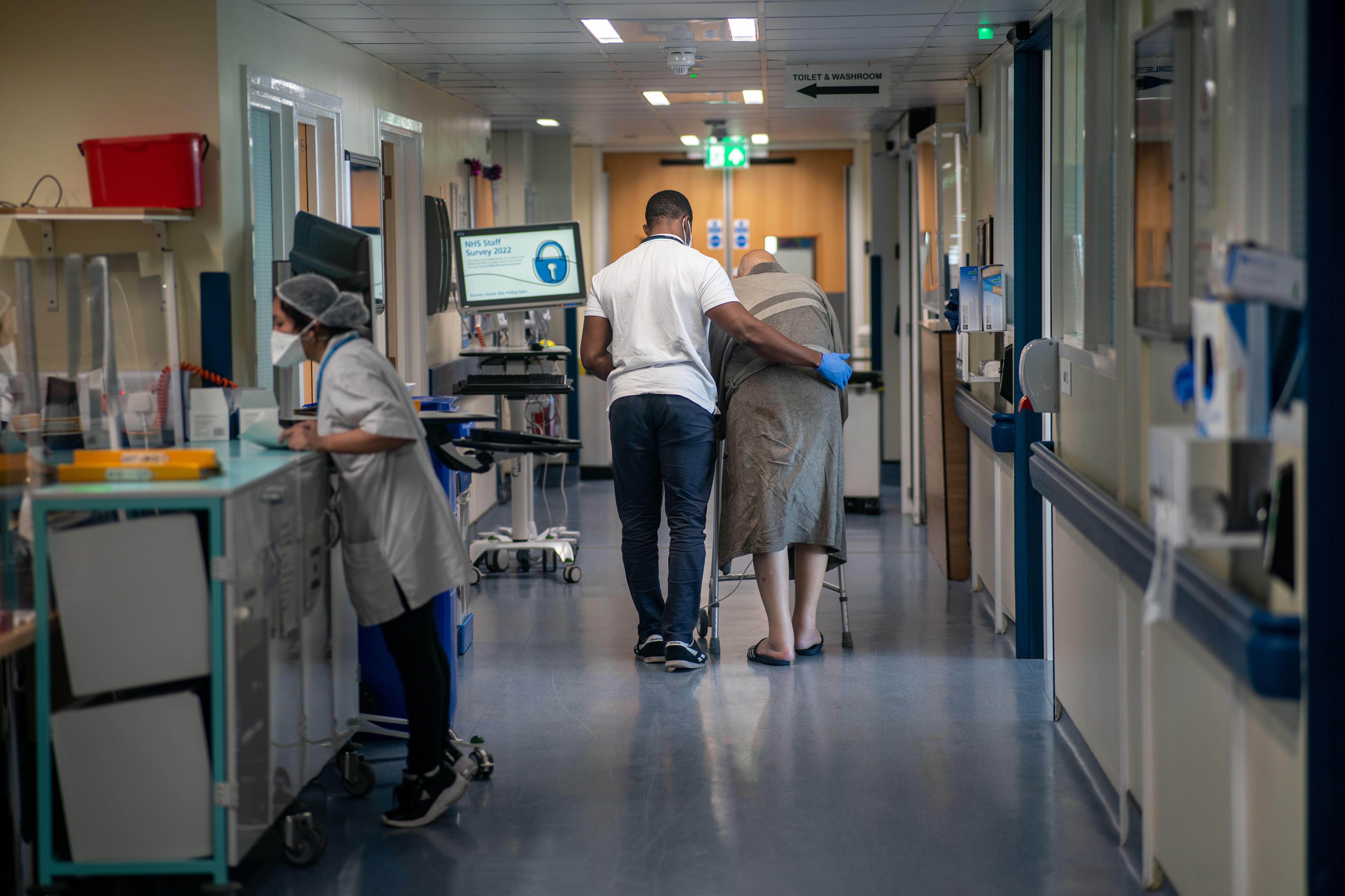 Expand volunteer programme to bolster NHS workforce, charity says