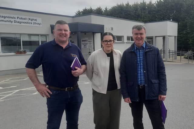 The Minister’s visit was extended to include a meeting at Errigal Errigal Chronic Disease Management Hub with representatives from Cancer Care NorthWest and the Donegal branch of Diabetes Ireland, who raised issues about access to services in the north west.