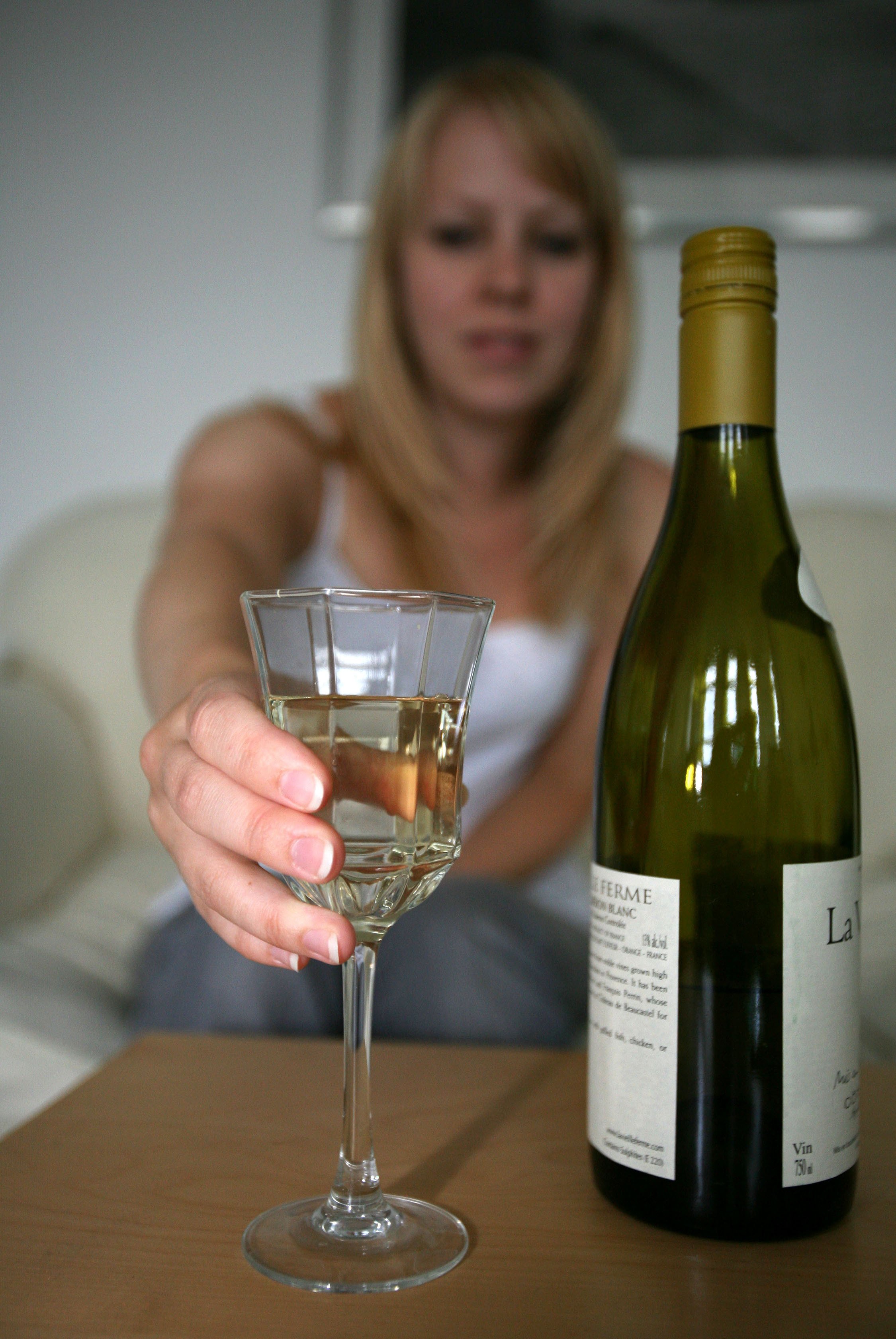 Drinking white wine and eating more fruit ‘could reduce risk of cardiac ...