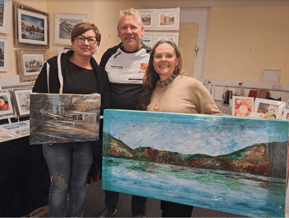 Limerick Boat Club captain Alan Stack with artists Karina Guseva and Edwina Knight