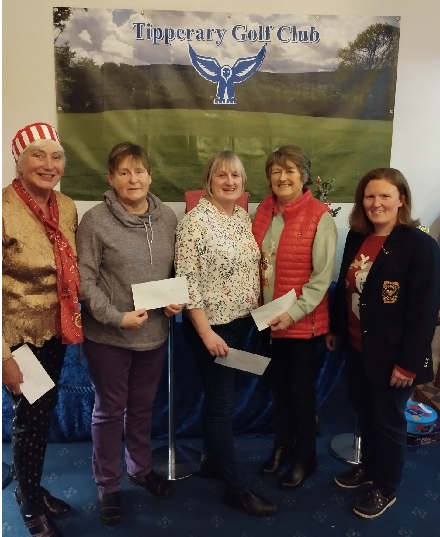 The Ladies Winter League winners at Tipperary Golf  Mary O’Doherty, Yvonne Daly Ryan, Deirdre Hayes, Philomena Ellard accept their prizes from  Lady Captain Aoife Lowry