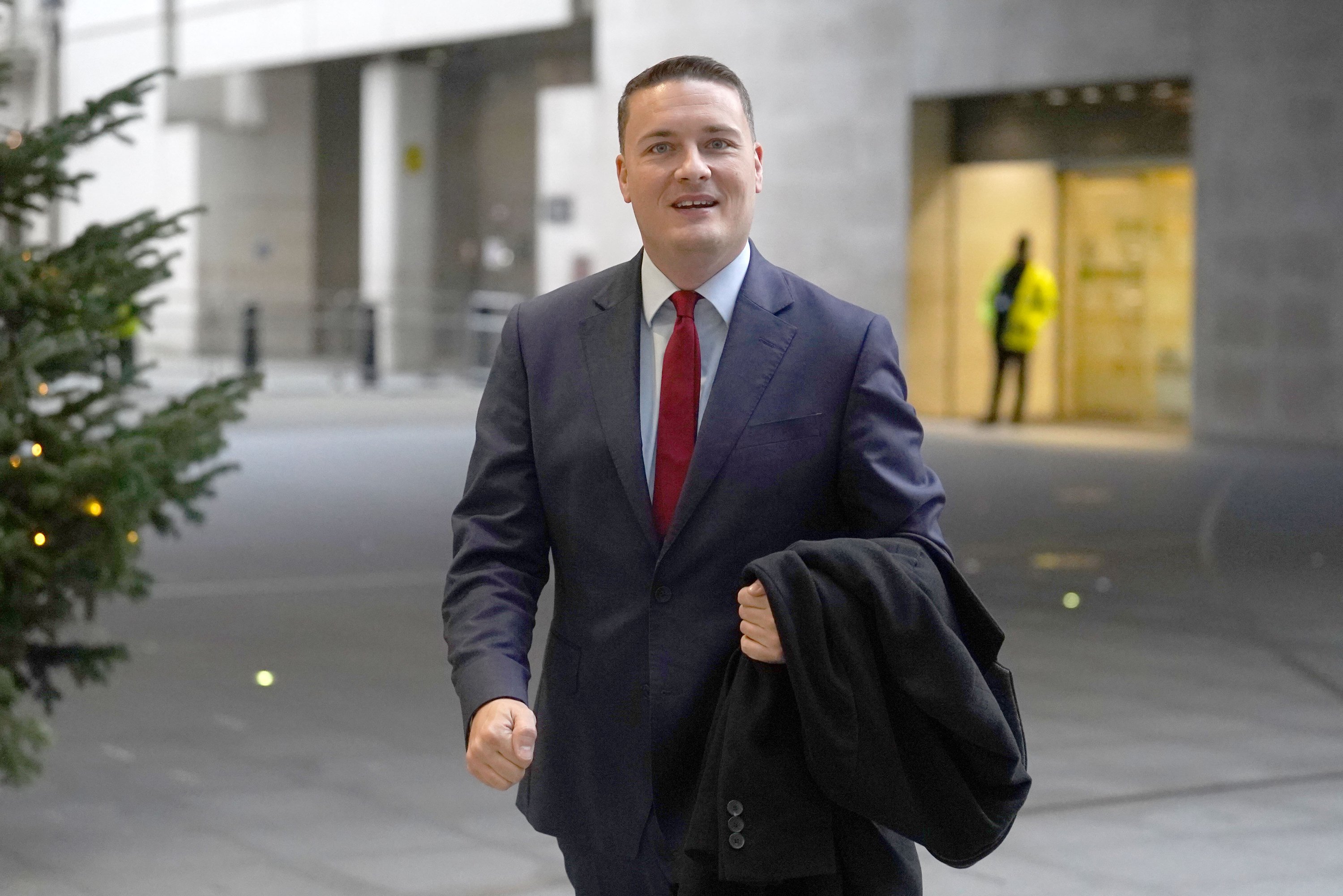 Labour pledges to cut cancer waiting times and diagnose earlier