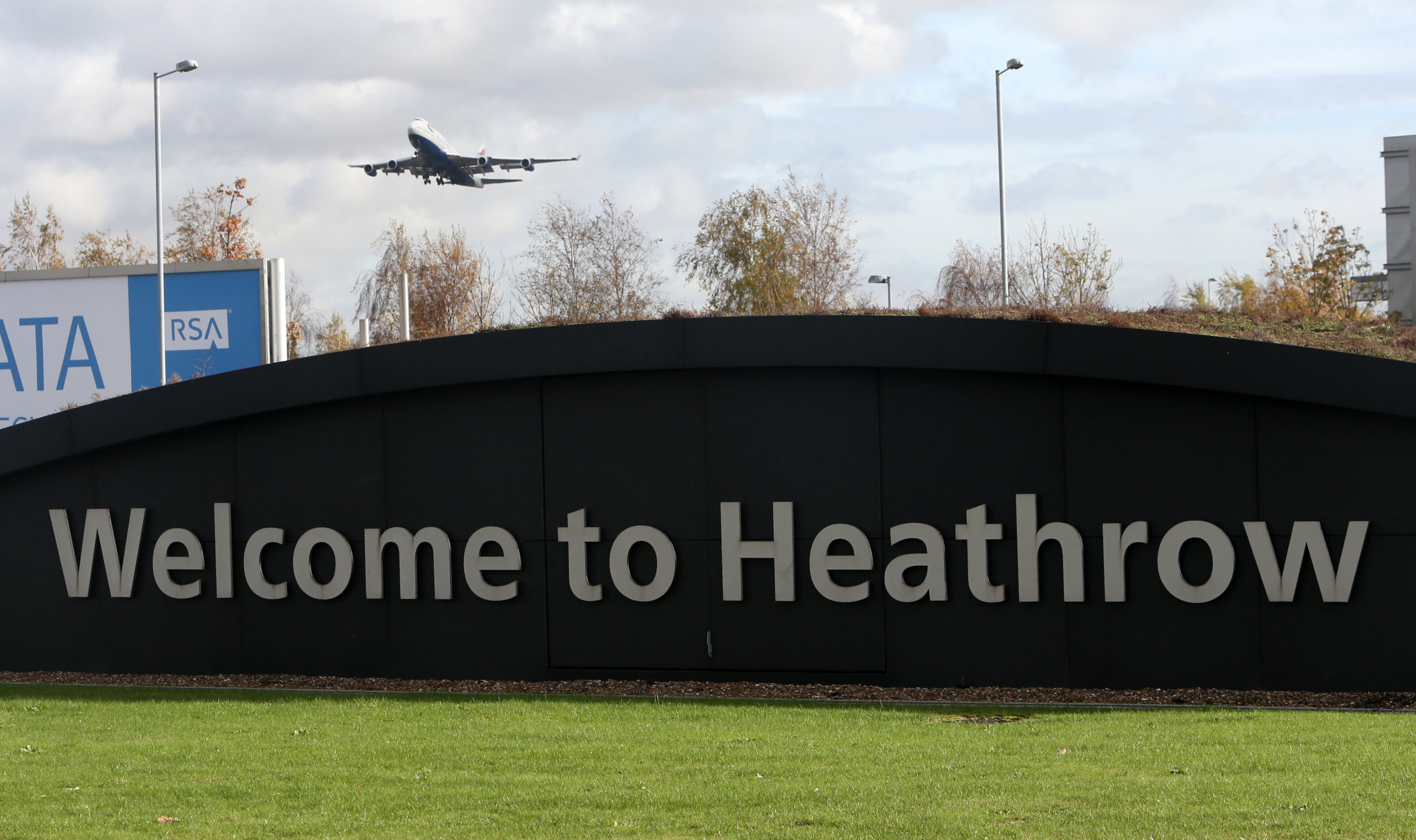 US marshal charged with drunken behaviour on flight to London