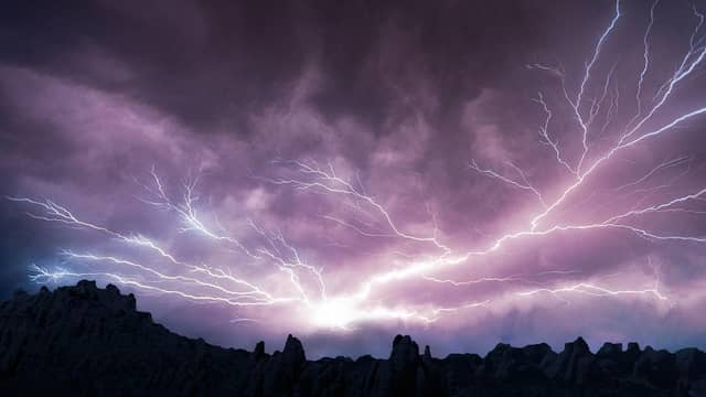 Snow and lightning is now forecast.