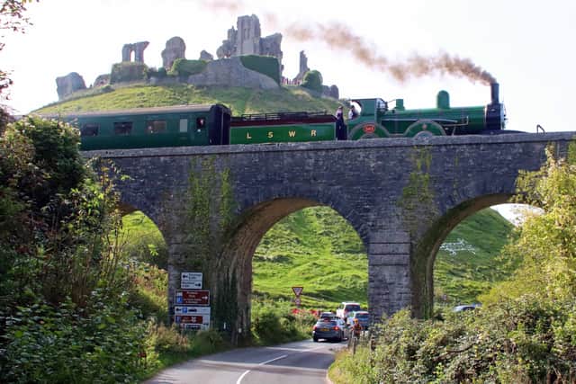 On Saturday it pulled carriages with supporters of the project onboard, followed by fare-paying members of the public on Sunday.