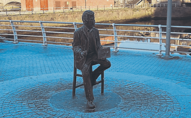 The bronze statue of the late broadcaster, Terry Wogan at Howley's Quay in Limerick city centre | PICTURE: TLC.