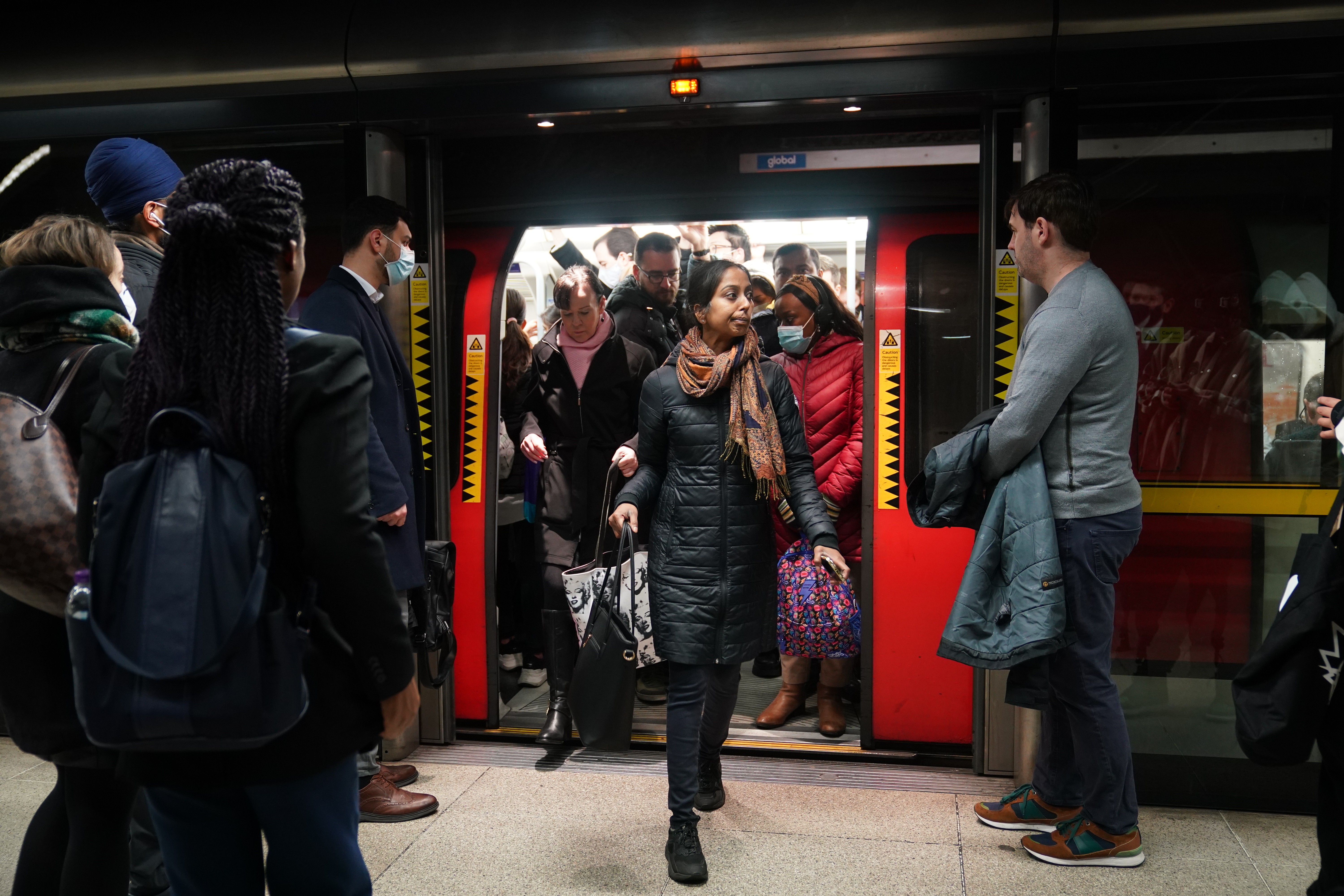 Metallic particles small enough to enter human bloodstream found on Tube