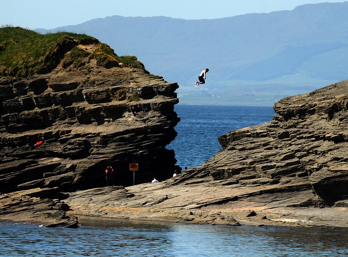 Could be 25C here by Friday but coastal areas will feel cooler