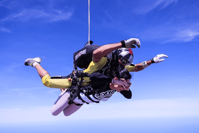 Best of luck to the 28 people from the Drangan/Cloneen parish who have volunteered to skydive from 10,000 ft on Sunday next, July 31.