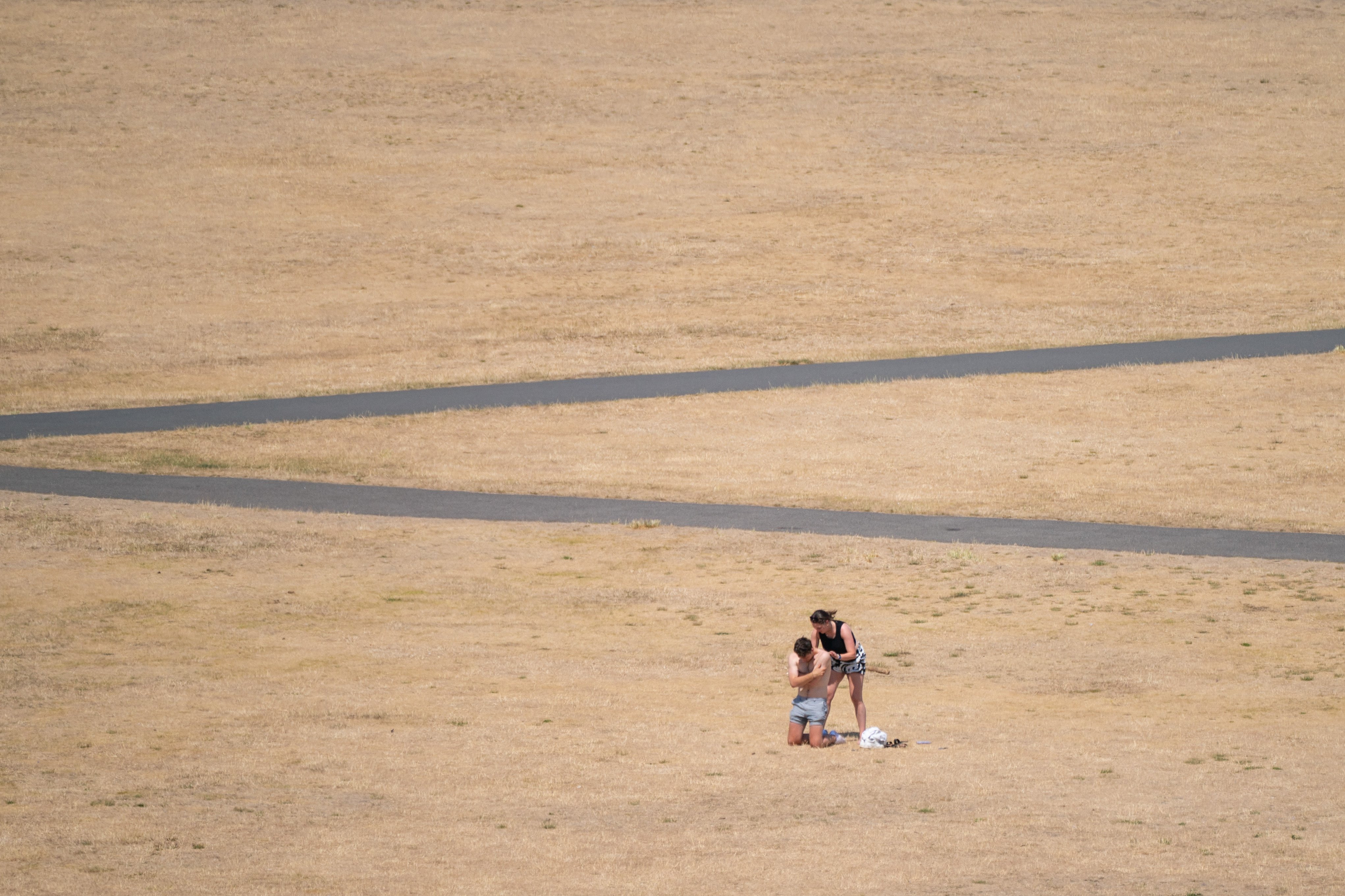 People warned not to exercise during the heatwave