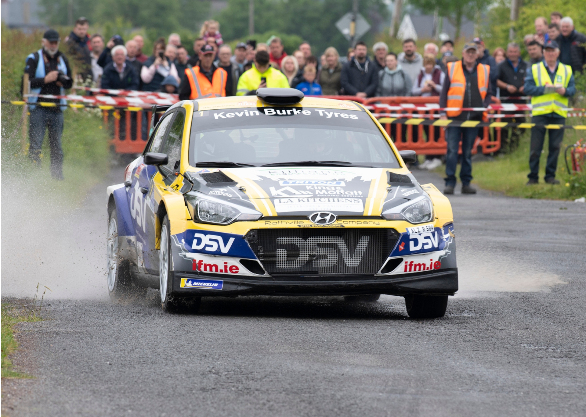 County Monaghan’s Josh Moffett (Hyundai i20 R5) is hot favourite to clinch the Triton Showers-backed Motorsport Ireland National Rally Championship in Sunday’s Tipperary Stonethrowers Rally