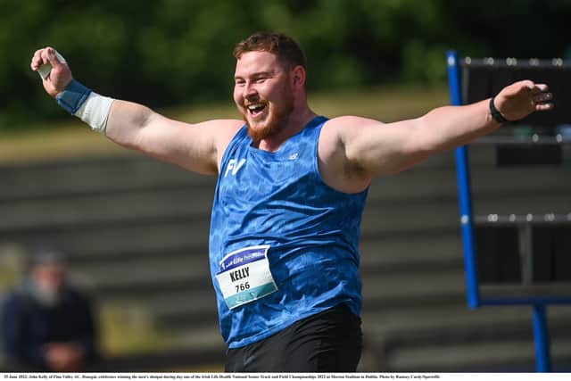 While Favors won silver, throwing 18.74, Kelly’s younger brother, James, got the bronze with a 16.47m effort.