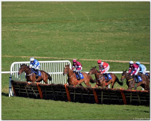 Action from Thurles Races this afternoon.