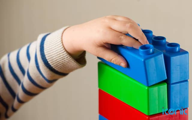Children were introduced to a new sorting game using blocks, where half were taught to sort the blocks by shape and half by colour.