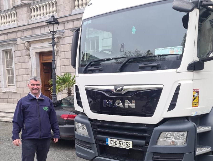 Eyebrows raised as Limerick TD arrives at Leinster House in a lorry