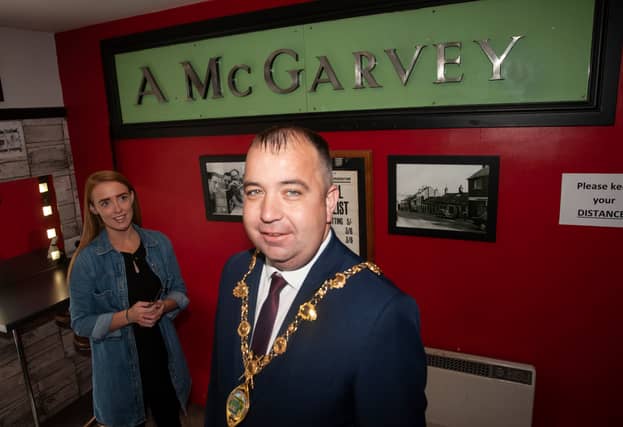 Jordan McGarvey gives the Mayor a trim this morning. (Photo: Jim McCafferty Photography)