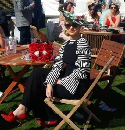 Lorna Doogue wearing a Michelle Treacy headpiece