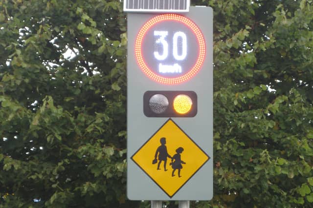 A periodic speed limit sign