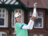 Shiho Kuwaki lifts the trophy