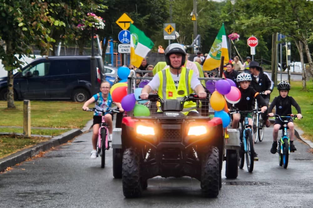 Participants in the Shannon Harbour High Nelly cycle getting ready to set off. 