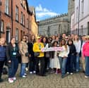 Global inbound tour operators enjoying a walking tour in Derry with Mary McGee, Tourism NI (left); Charlene McCrossan, McCrossan Walking Tours (fifth left); Karen Henderson, Visit Derry (right); and Emily Wheeler, Tourism Ireland (third right). 
