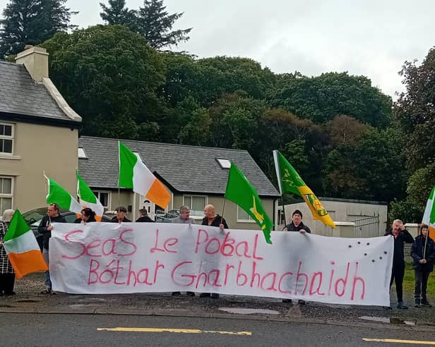 Supporters of the Garvahy Road residents in Croithlí this morning