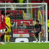 Dominic Solanke snatches last-gasp point for 10-man Tottenham at Old Trafford