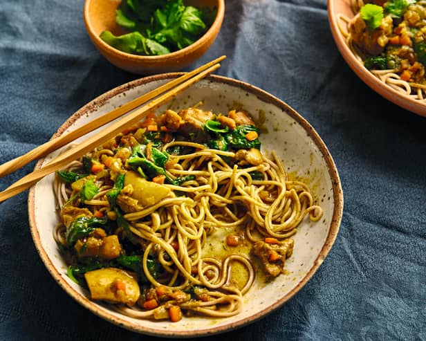 CHICKEN and SPINACH CURRY on SOBA - MONICA GALETTI GATHERING. IMAGE CREDIT YUKI SUGIURA