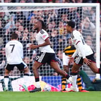 Fulham ease pressure on Alvaro Arbeloa with home win over Hull