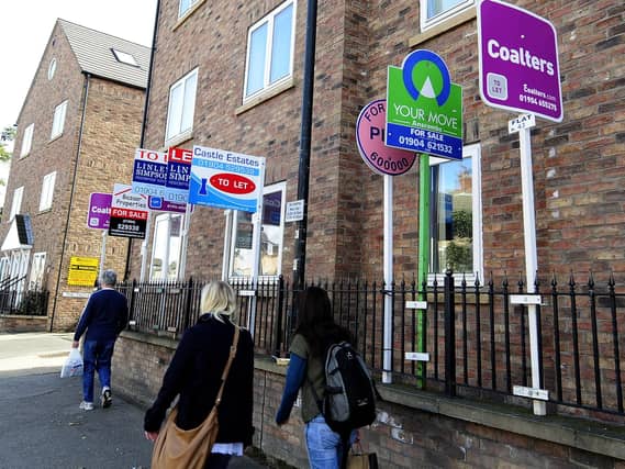 Estate and letting agents' boards
