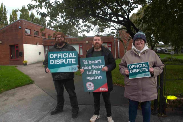 Forsa trade union members on strike picket outside Carrick-on-Suir Library on Wednesday (October 14)