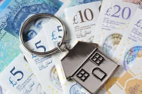 A house keyring on a pile of cash notes
