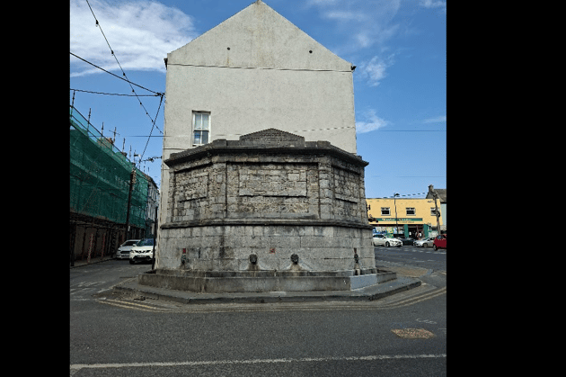 Cllr Declan Burgess  has called for funding to be provided to restore an histioric fountain in Cashel