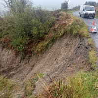 Stoem Boelo - Limerick road verge collapses as homes without power