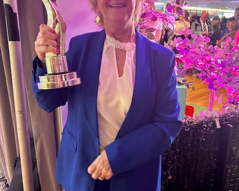 Rena Donaghey, Chairperson of Buncrana Tidy Towns, pictured with the trophy after Buncrana was crowned Ireland’s Tidiest Large Town for 2026 at the SuperValu TidyTowns awards.