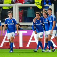 Nico Paz at the double as minnows Como stun Manchester United