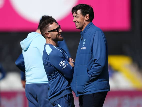 Brendon McCullum chats to Stephen Fleming