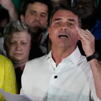 Flavio Bolsonaro flees Brazil through Argentina and is expected to land in Miami