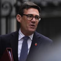 Burnham tells ministers to avoid backing specific EU options after crunch summit