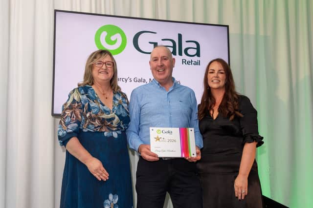 Ciara Collins and Aoife Finn from Gala Retail with Tom Darcy from Darcy’s Gala, Mountlucas (centre).