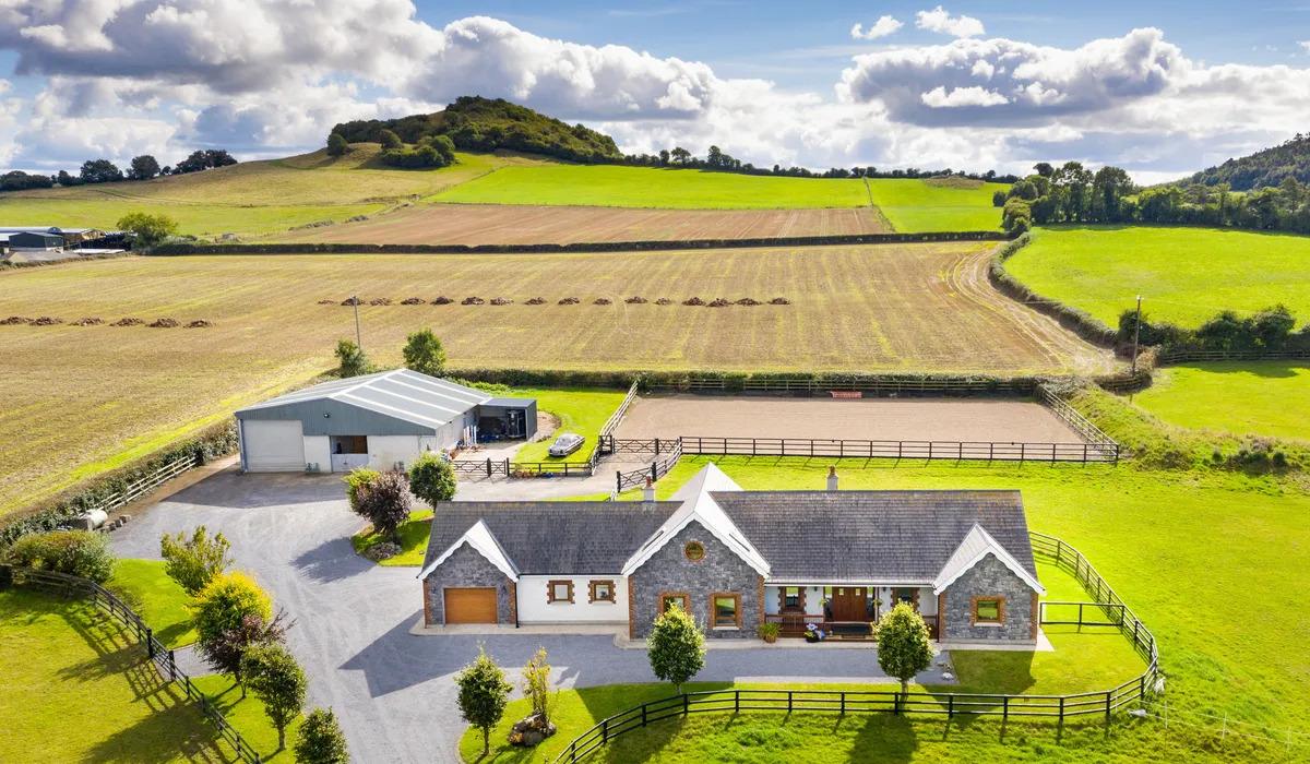 IN PICTURES: Spectacular Laois horse ranch style house for €750,000 ...
