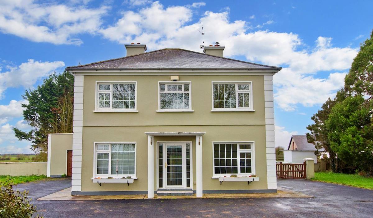 FOR SALE! Vacant fivebedroom house in Tipperary on sale for €300,000